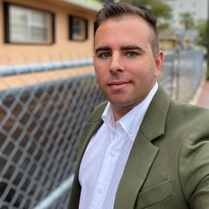 Meet your Posher, Eugenio pablo